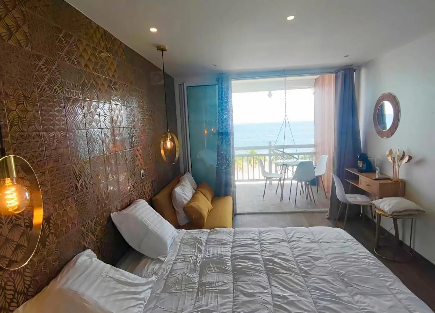 412 The Diamond Swing Apartment Le Diamant