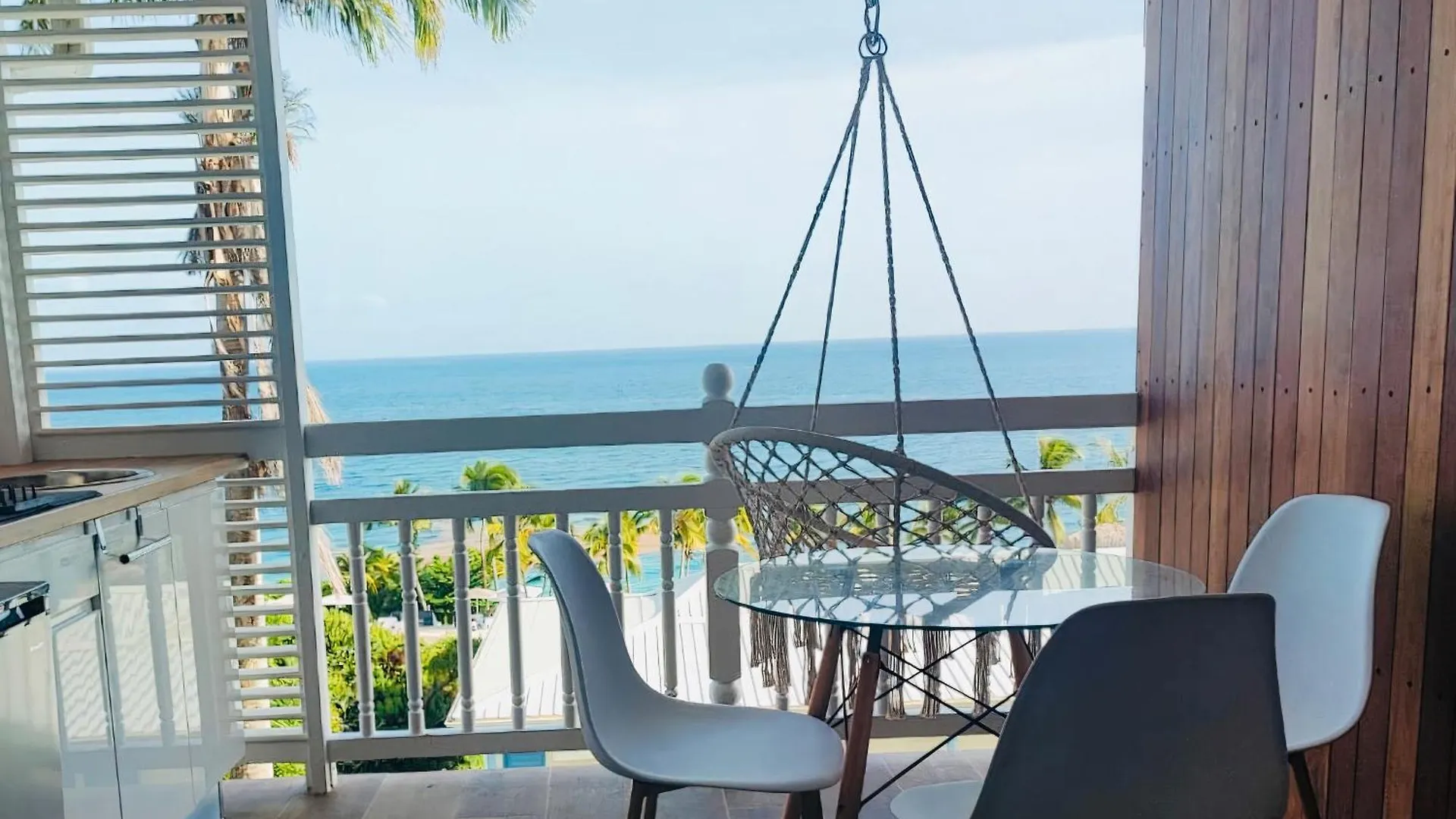412 The Diamond Swing Apartment Le Diamant